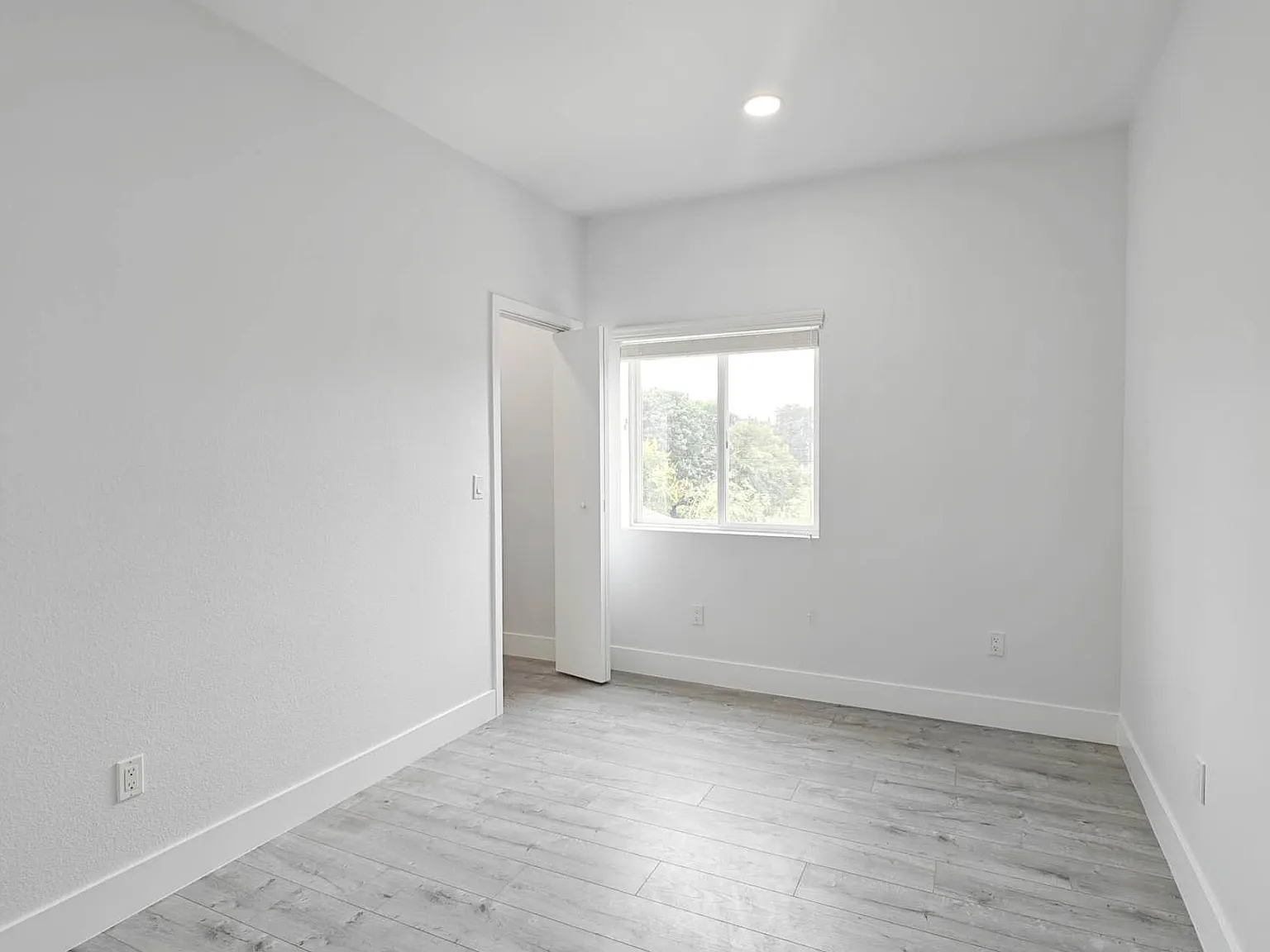 9 bed, 4129 sqft, $10,000 — Photo 1