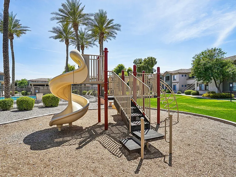 Adiamo Palm Valley Apartments in Goodyear, AZ