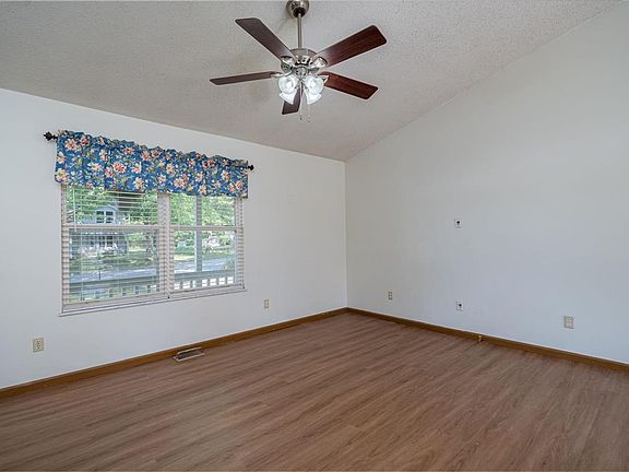 5th image of 7703 Lakefield Ct