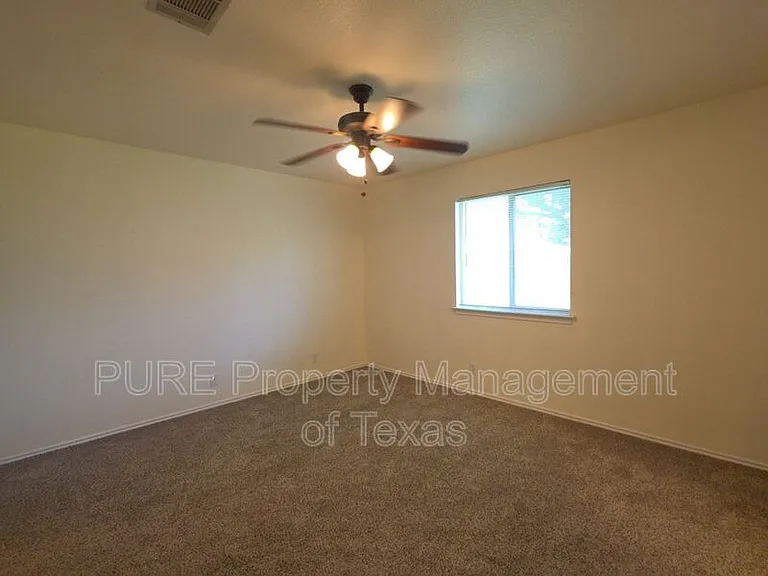 609 Losoya Ct — Photo 16