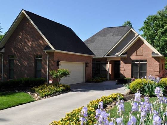 1st image of 210 Skyview Dr