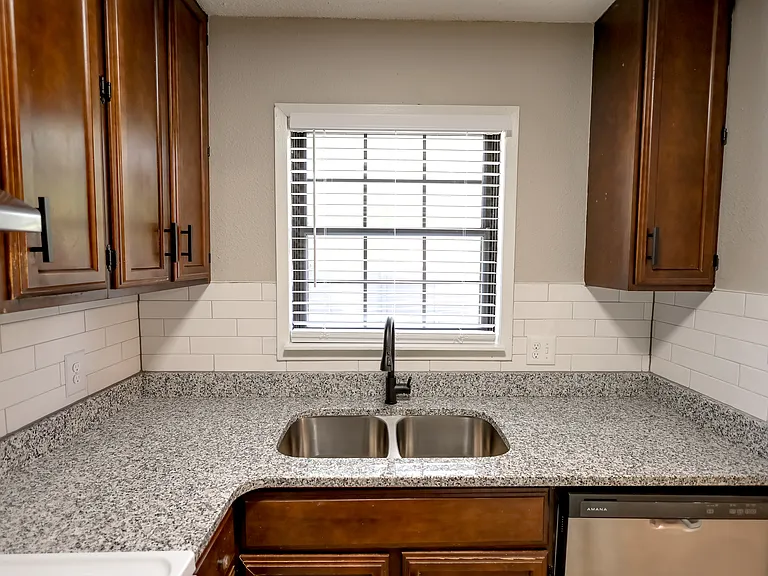 230 Adams St — Photo 11