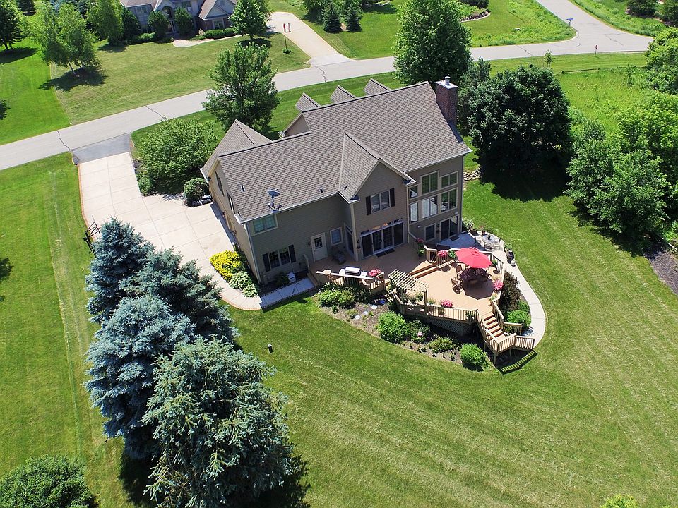 A-Field N37W29198 Middlefield Rd, Pewaukee, WI 53072 | Zillow
