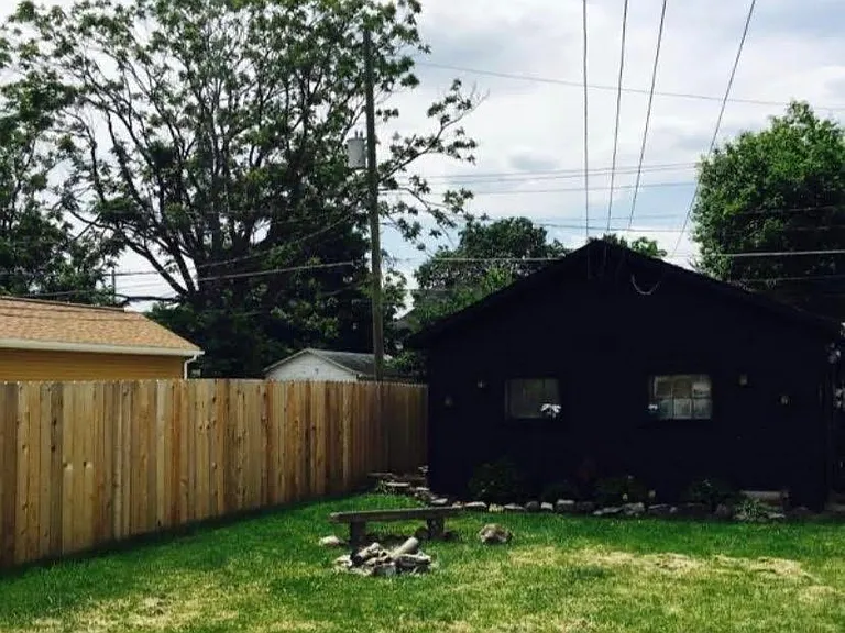 819 Carpenter St — Photo 16