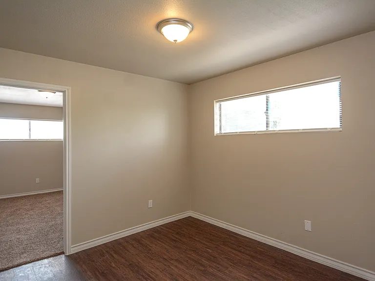 Woodlawn Apartments — Photo 17