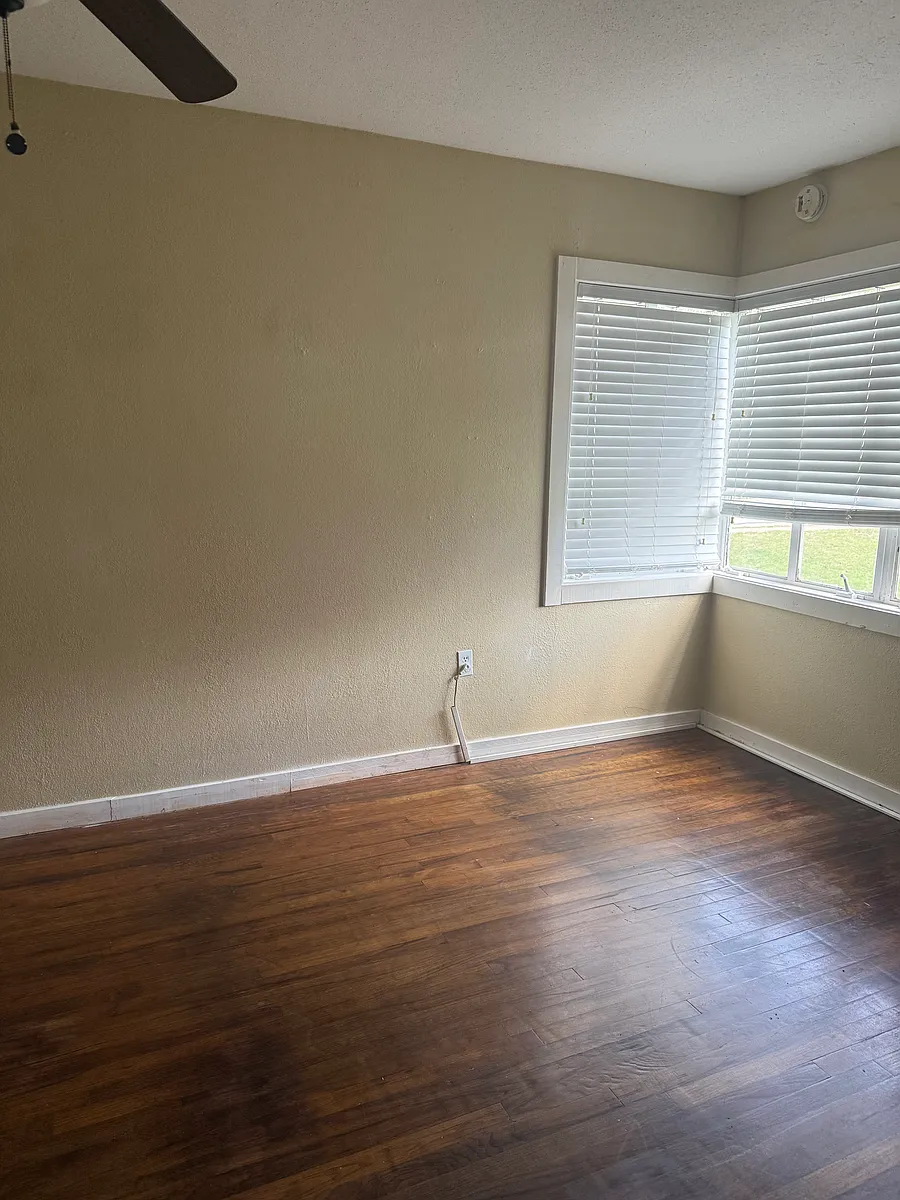 Building Photo - 2104 Echols St #1