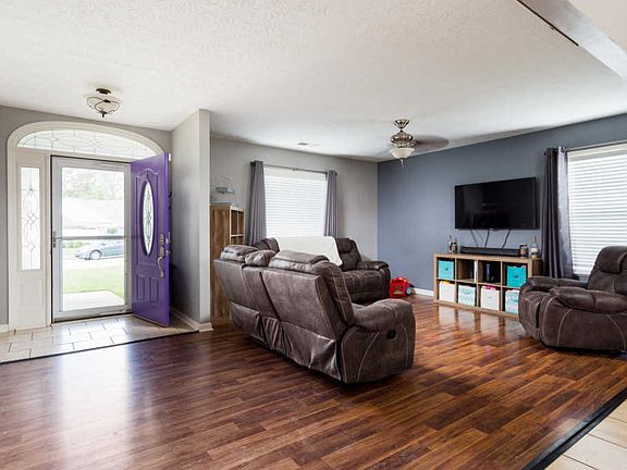 3rd image of 1013 Horse Shoe Dr