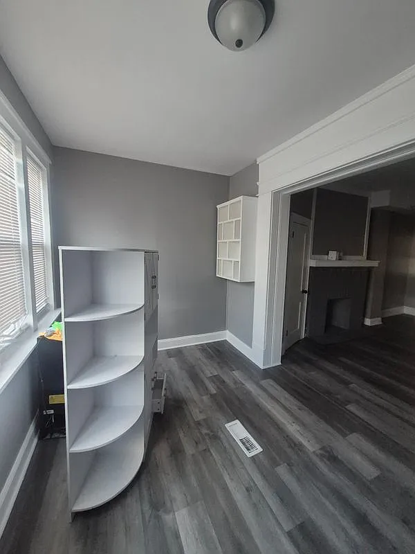 3 bed, 1.0 bath, 1320 sqft, $1,990 — Photo 4