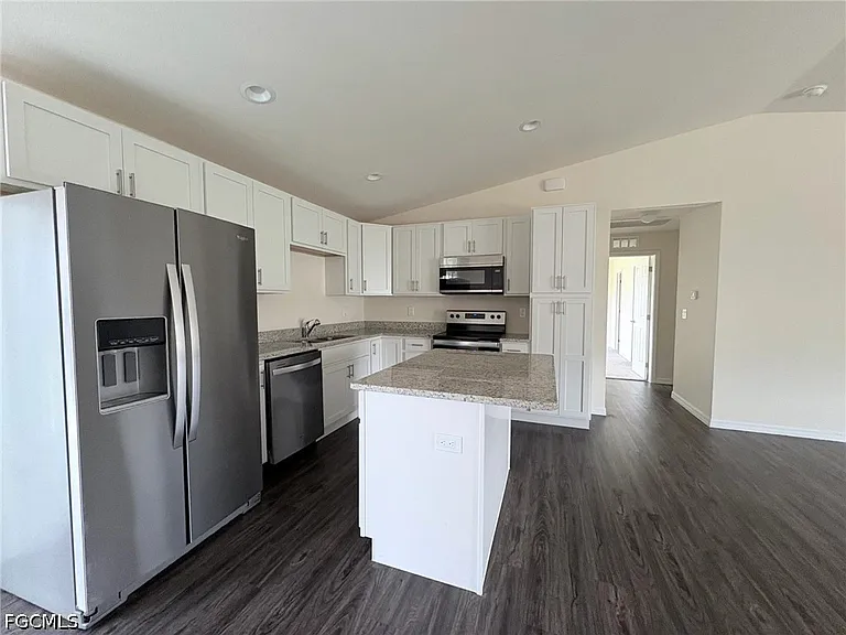 7002 Waldo Cir — Photo 2
