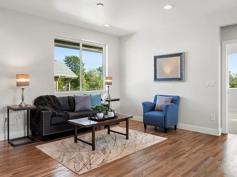 2525 W Wesley Ave — Photo 22