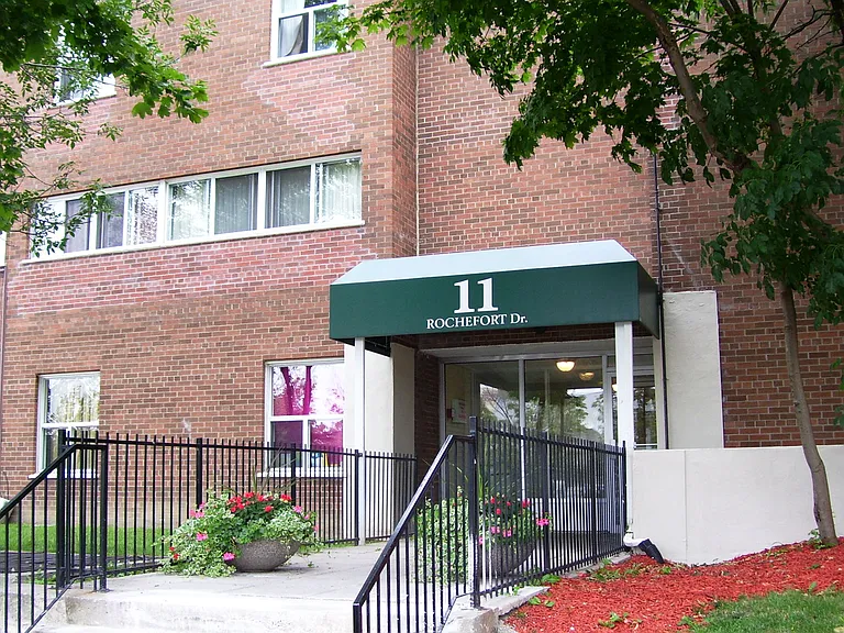 7 Rochefort Dr — Photo 10