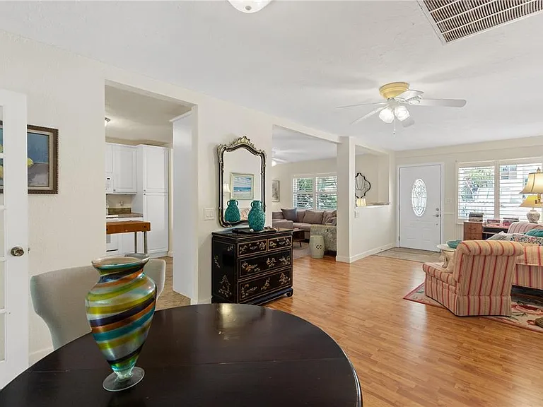 7860 Holiday Dr — Photo 36