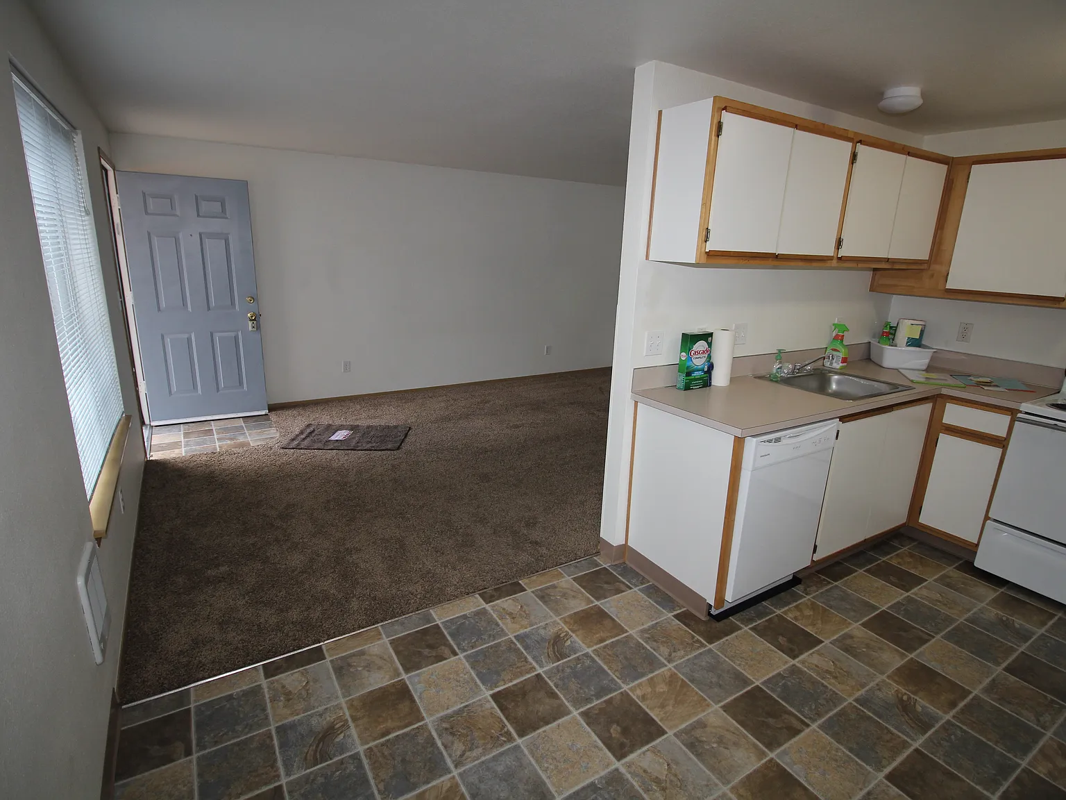 2 bed, 764 sqft, $1,365 — Photo 2