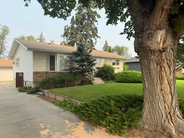443 3rd St E, Brooks, AB T1R 0G5