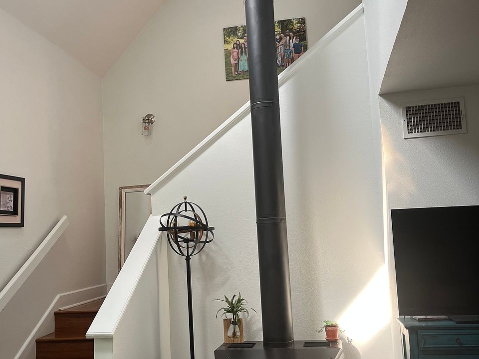 Chimney goes all the way up and meets the skylights at the ceiling.