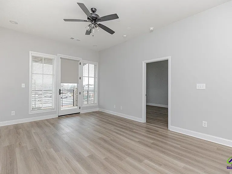 1013 Northside Dr — Photo 34