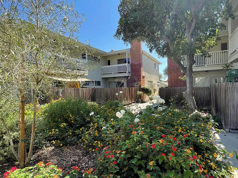 1517 Princeton St — Photo 4