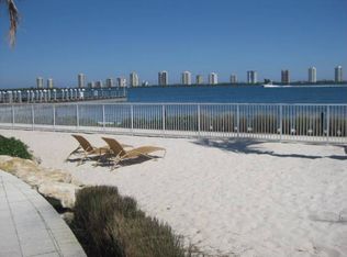 903 Lake Shore Dr APT 304, Lake Park, FL 33403
