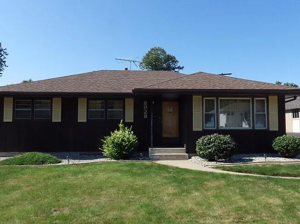 8928 Grace St, Highland, IN 46322