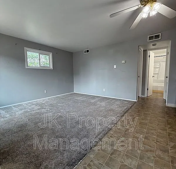 1322 1st Ave NW #2 — Photo 8