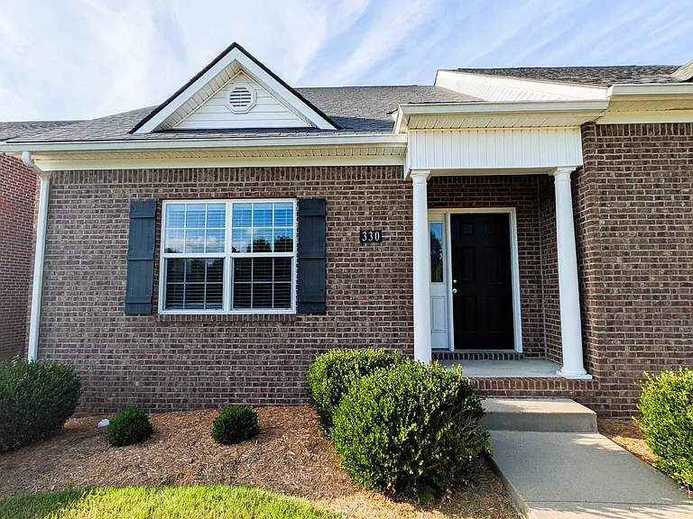 330 Parkview Pl — Photo 1