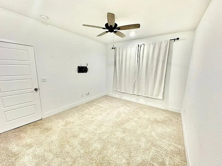 580 N Adler Ln — Photo 21