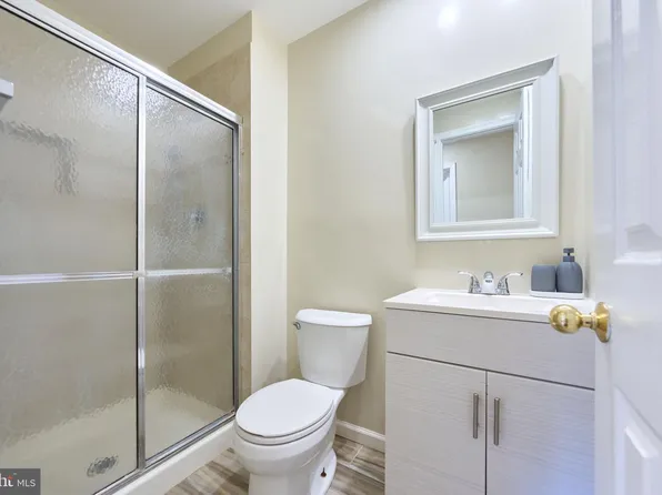 5473 Middlebourne Ln, Centreville, VA 20120