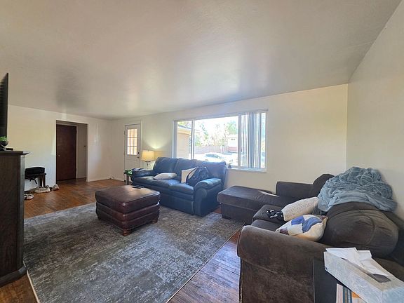 3rd image of 3725 Moorhead Ave