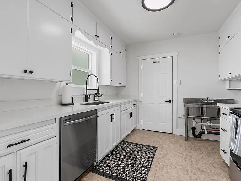 478 W 200 N — Photo 10