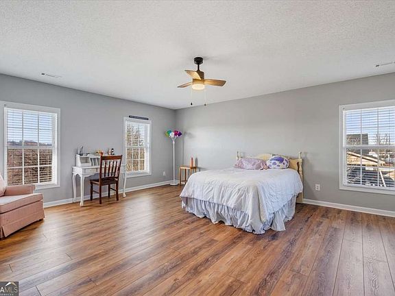 3rd image of 668 Pendley Rd SE