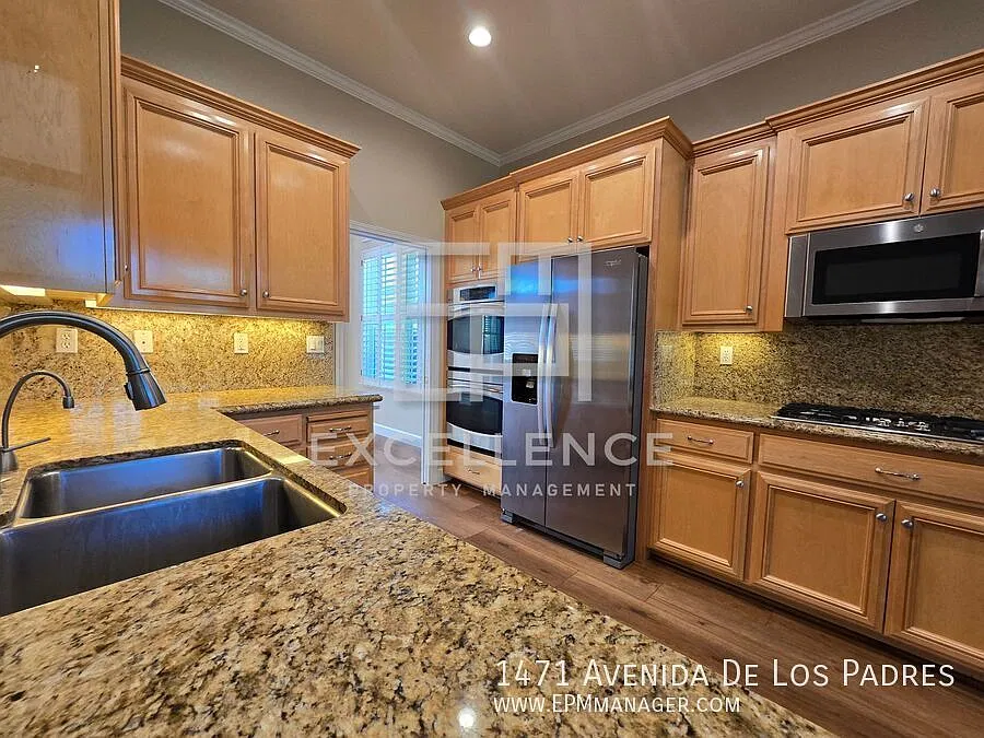 3/2.5 Home + Office with 2219SF of Beautifully Updated Home with Community Park - Pets Negotiable — Photo 4