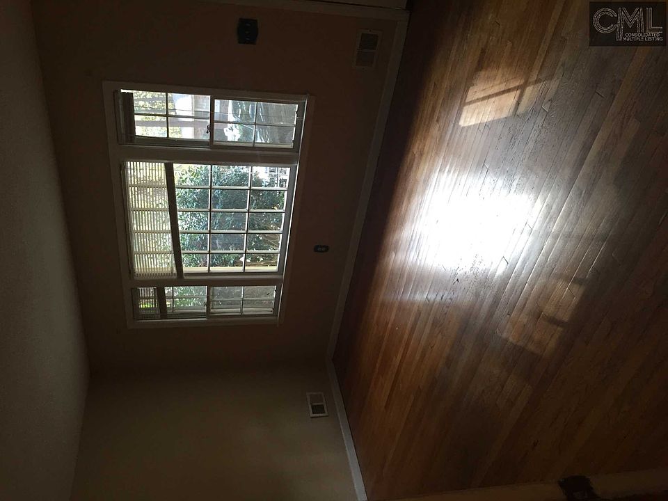 2nd image of 300 Pitney Rd