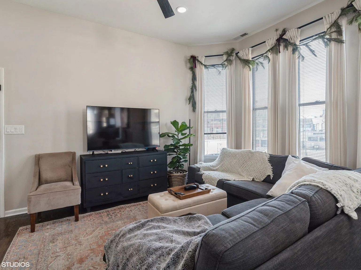 1 bed, 900 sqft, $2,500 — Photo 3
