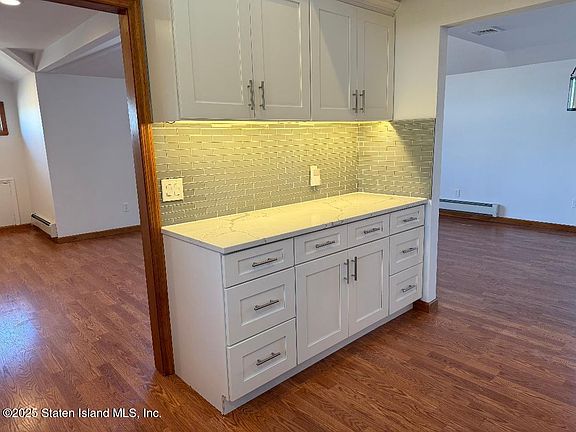 4th image of 162 Benedict Ave Floor 2