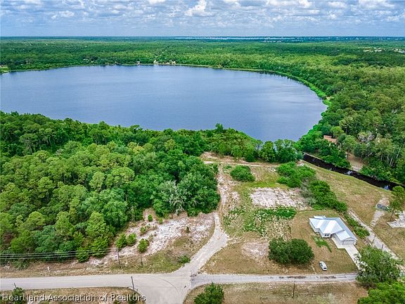 4th image of 1100 Lakeside Dr S