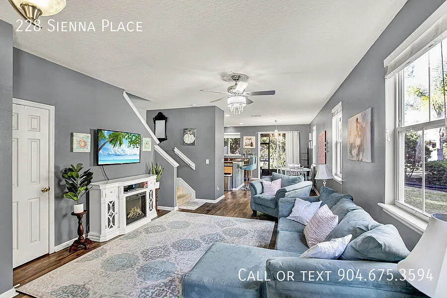 Charming 3-Bedroom End-Unit Townhome in Tuscany Village — Photo 3