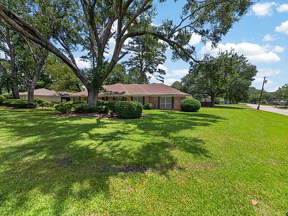 3rd image of 8240 Baylor Dr