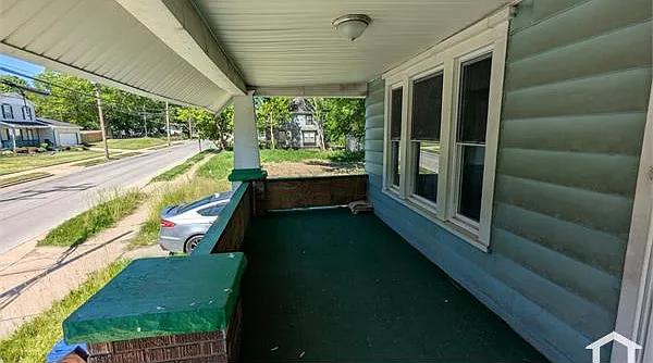 443 W Thornton St — Photo 32