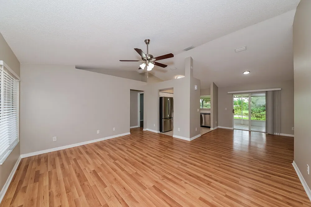 3 bed, 2.0 bath, 1153 sqft, $2,165 — Photo 4