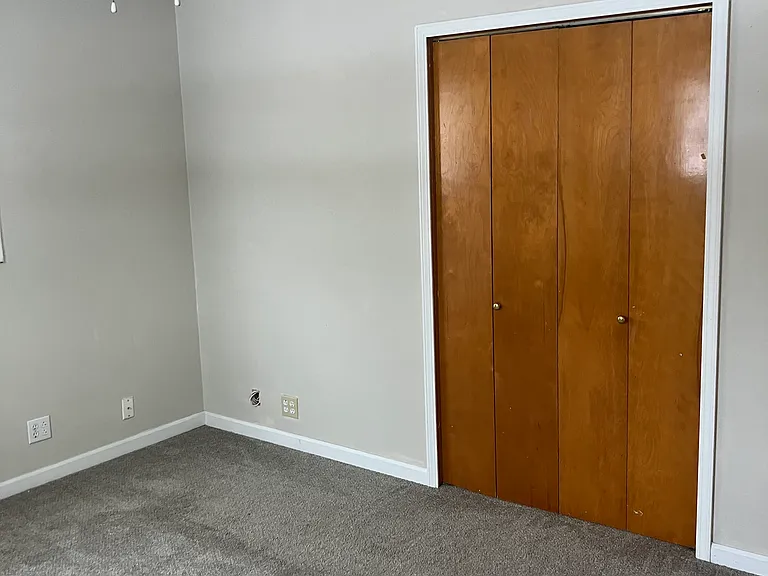 225 Lynne Dr — Photo 8