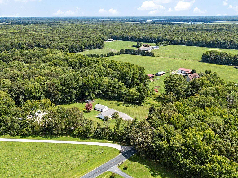 305 Merrick Corner Rd — Photo 36