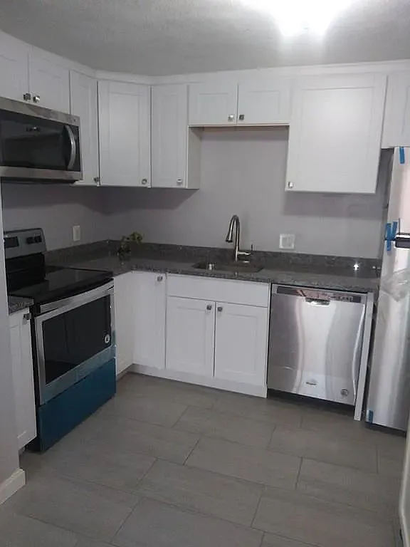 2 bed, 765 sqft, $2,400 — Photo 4