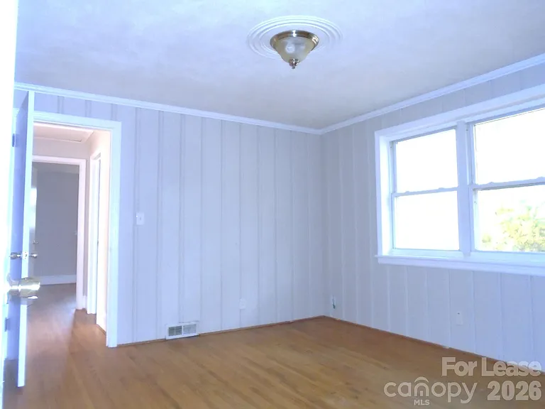 223 Dakota St — Photo 9