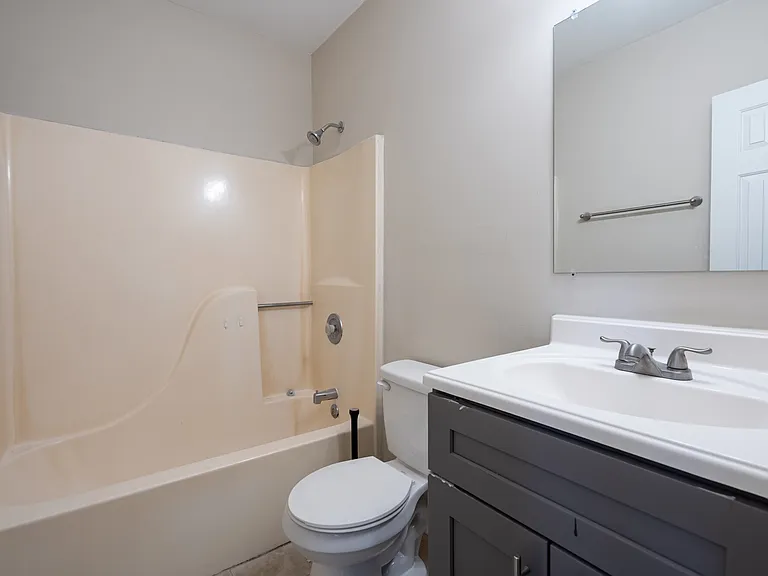 114 Bentley Pkwy #B — Photo 16