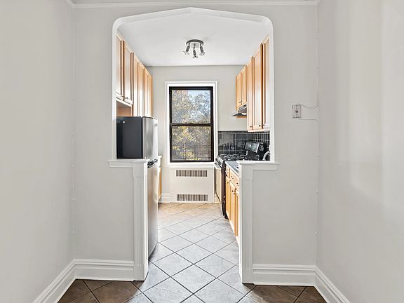 3rd image of 135 Hawthorne St APT 4J