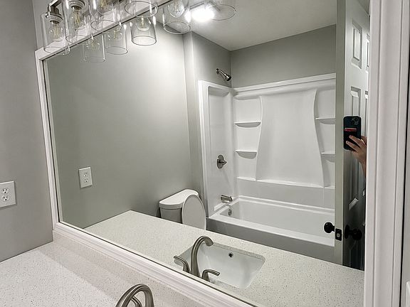 5th image of 216 E Richardson St