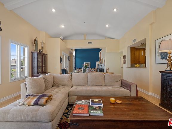 4th image of 1861 Veteran Ave #Penthouse 2