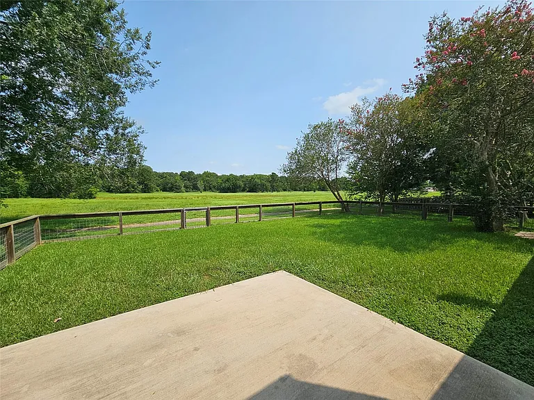 221 Palm Aire Dr — Photo 3