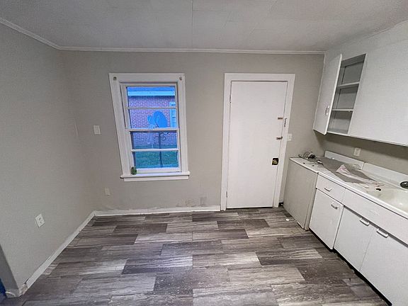5th image of 413 Dexter St #413