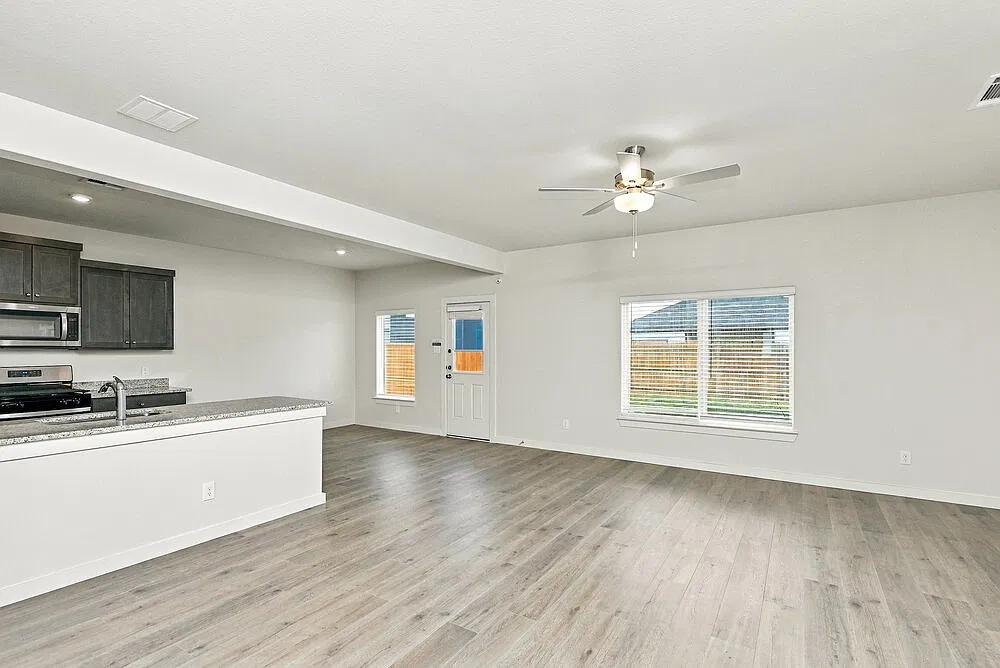 4 bed, 2.5 bath, 2131 sqft, $2,350 — Photo 4